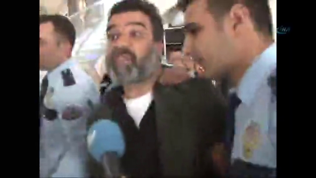 Bu kez de Taksim’de kendini yakmaya çalıştı