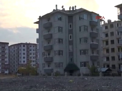 2 yıl önceki depremlerin izleri hala silinmedi