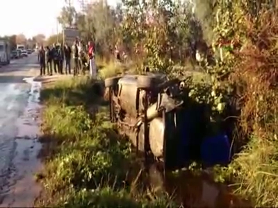 Zeytin selesine oturup devrilen aracını böyle izledi