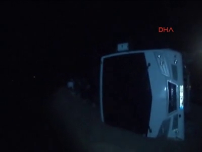 Polis midibüsü devrildi 8 yaralı