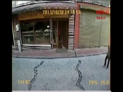 Karatay'ı dolandırırken kameraya yakalanmışlar