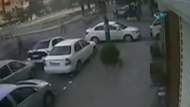 Yayaların üzerine havan mermisi düştü