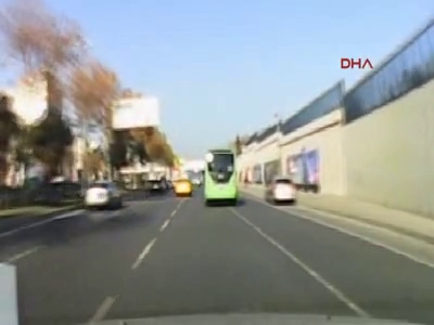 Trafikte tehlikeli şov