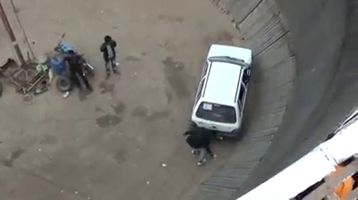 Hintli gençlerden araba şov