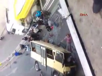 Güngören'de minibüs kaza yaptı