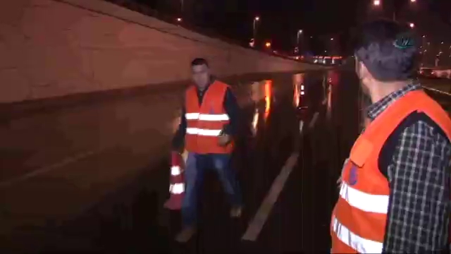 Yağmur kazaları da beraberinde getirdi