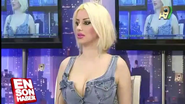 Adnan Oktar'ın kediciklerinden dekolte açılımı