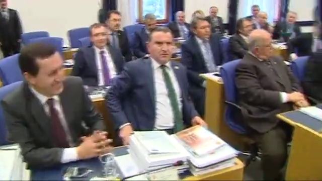 CHP’li vekil Bakanla tartıştı