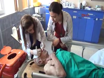 Asansör boşluğuna düşüp yaralandı