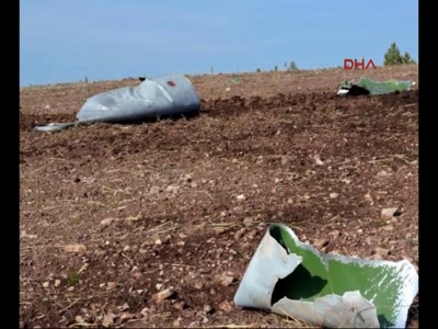Uçak yakıt tankı parçası düştü