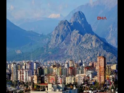 Antalya'ya mevsimin ilk karı düştü