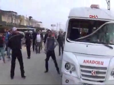 Küçük çocuğun ölümüne neden olan şoförü linçten polis kurtardı