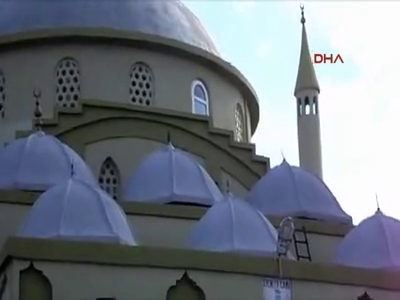 Caminin alemlerini çaldılar