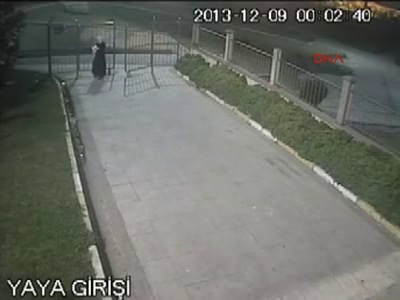 Yeni doğan bebeğin terk edilişi kamerada