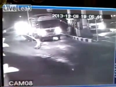 İki motosiklet böyle kafa kafaya çarpıştı