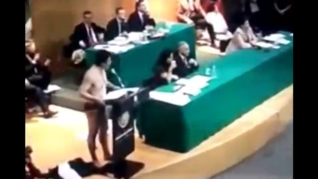 Meclis'te çıplak protesto