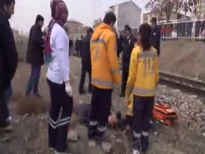 Engelli kadına tren çarptı