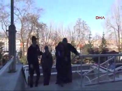 Hırsızlık şüphelileri adliyeye ağlayarak girdi