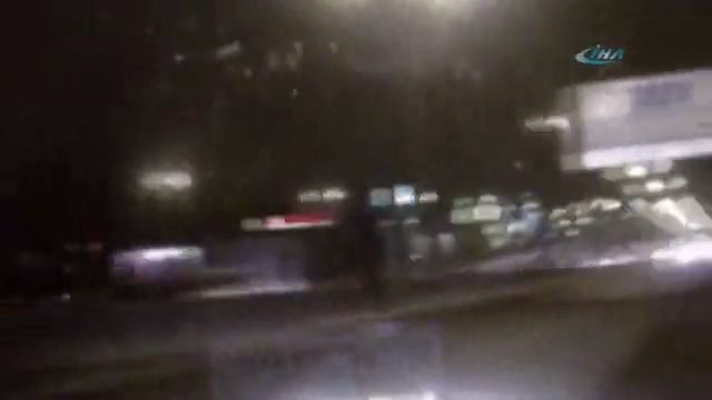 Bariyerlere çarpıp havalandı