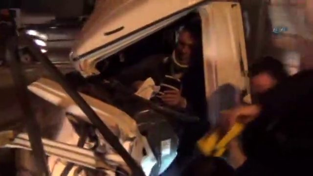 Freni boşalan kamyon dehşet saçtı. 1 ölü, 16 yaralı
