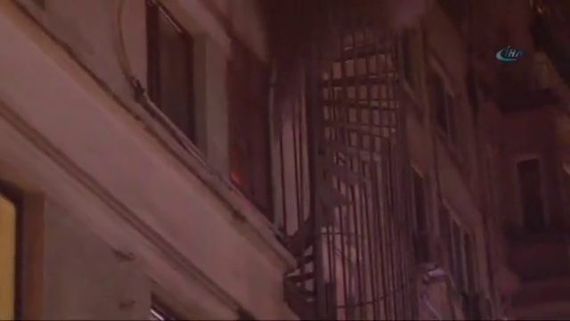 Taksim'de eylem sırasında yangın