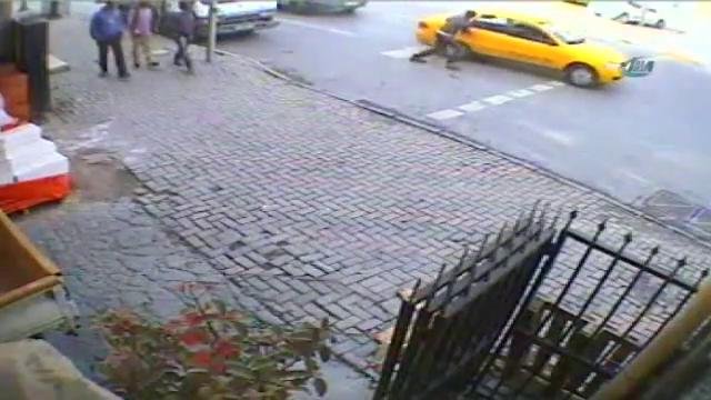 Canını hiçe sayıp hırsızın peşinden koştu