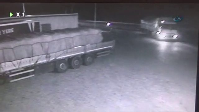 Yolcu otobüsü TIR'a böyle çarptı