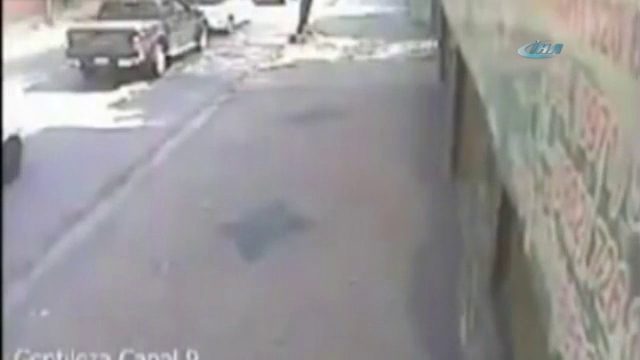 Aracını hırsızların üzerine sürdü