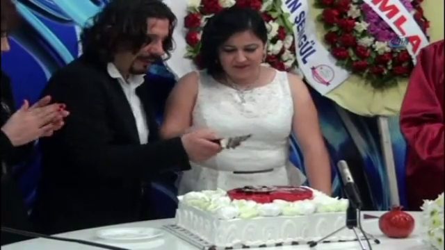 Ana haber bülteninde nikah