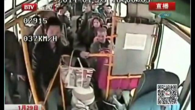Otobüs altında feci şekilde can verdi
