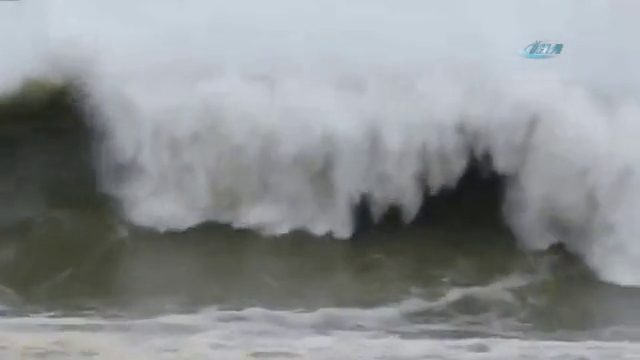 Tsunami gibi dalga