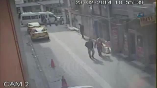 Eski sevgililerin bıçaklı kavgası kamerada
