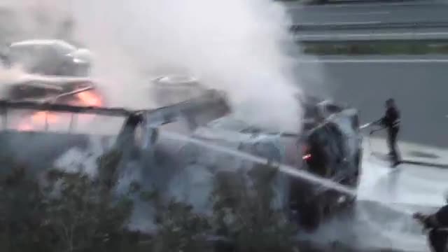 Bursa'da TIR otobanda alev alev yandı