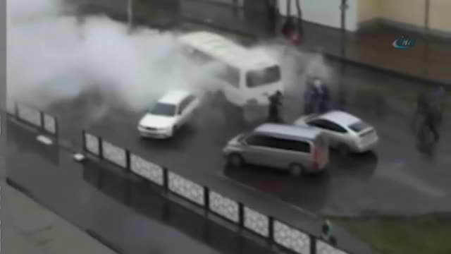 Yol çöktü, otobüstekiler haşlandı: 13 yaralı