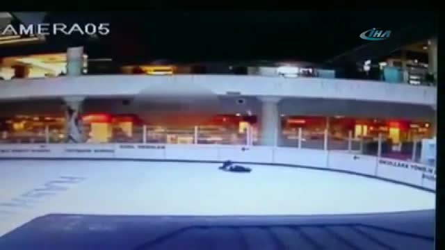 Buz pistine böyle çakıldı