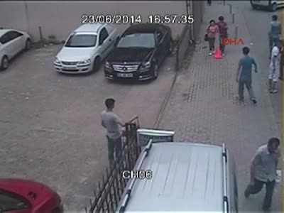 6 kişi birden saldırdı