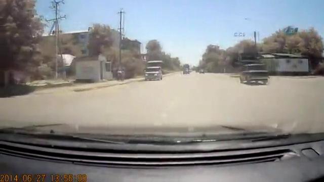 Motosiklet otomobile böyle çarptı