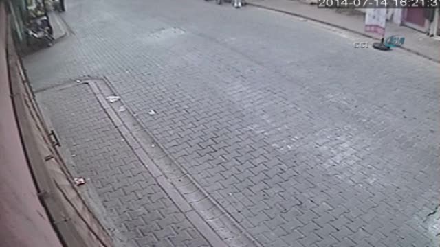 Suriyelilere "haraç" saldırısı kamerada