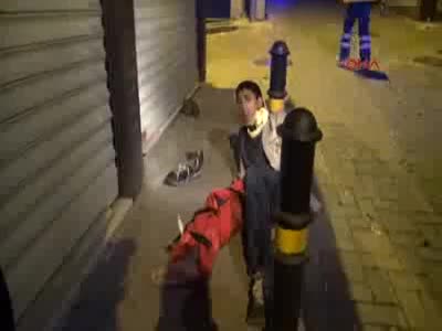 4 kişinin bindiği motosiklete çarpıp kaçtı