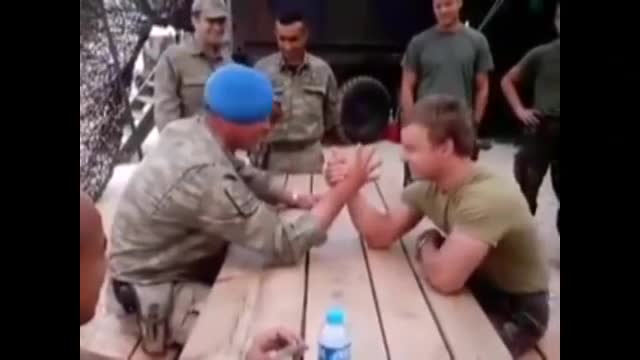 Türk askeri mi Hollanda askeri mi ?