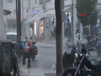 Hava karardı, deniz kahverengi oldu