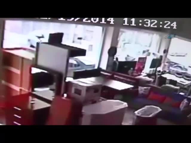 Belediye Meclis Üyesine silahlı saldırı kamerada
