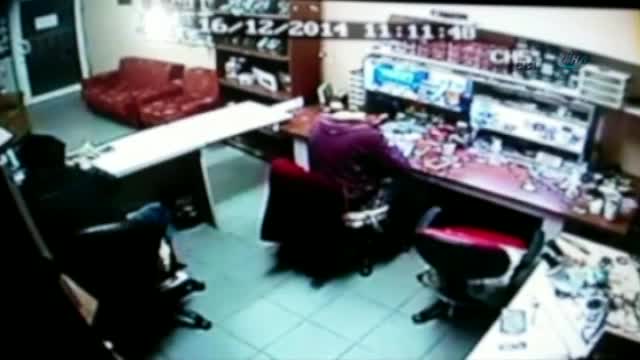 Deprem anı kamerada