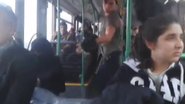 Yanınızdaki bir anda dans etmeye başlarsa