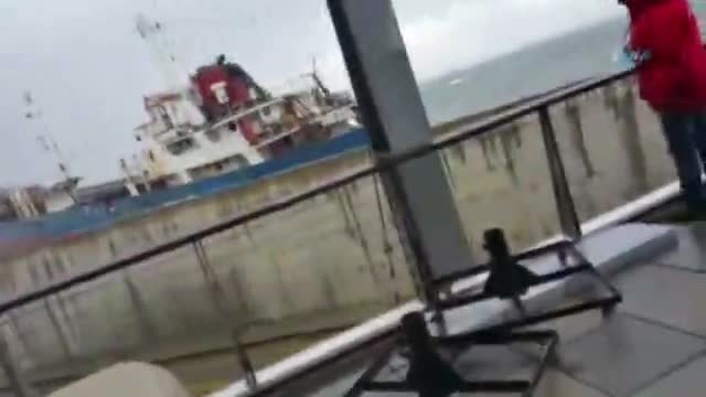 İstanbul'da gemi karaya oturdu