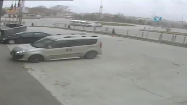 Feci kaza güvenlik kamerasında