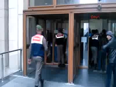 İki mahkum adliyeden firar etti