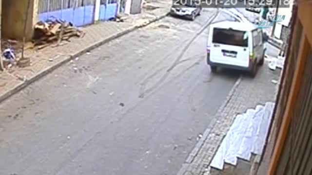 30 bin liralık temizlik malzemesini böyle çaldılar
