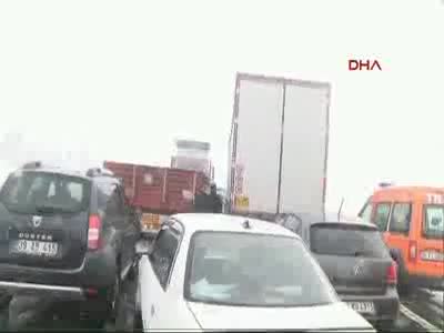 Kar zincirleme kazaya neden oldu