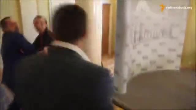 Meclis'te  yumruk yumruğa kavga!